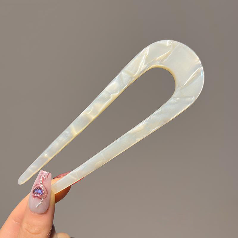 洗練された髪型のためのエレガンスと維持
